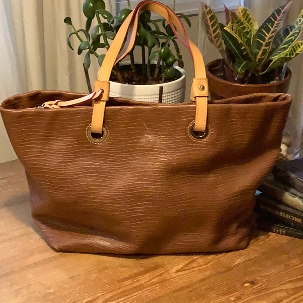 Dooney Large Grommet Shopper - Wavy Saddle Brown Leather